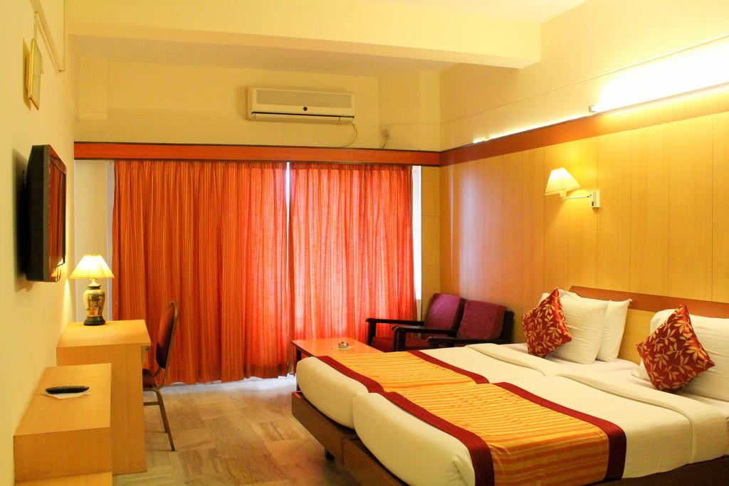 Yasodha Towers Hotel Hosūr Стая снимка