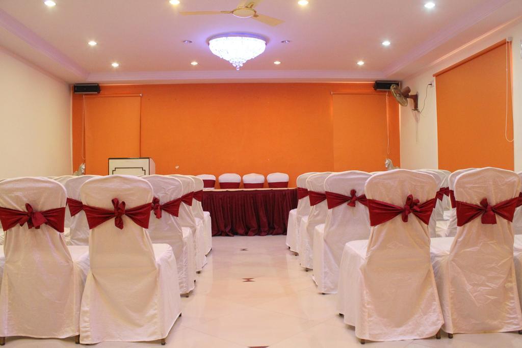 Yasodha Towers Hotel Hosūr Екстериор снимка