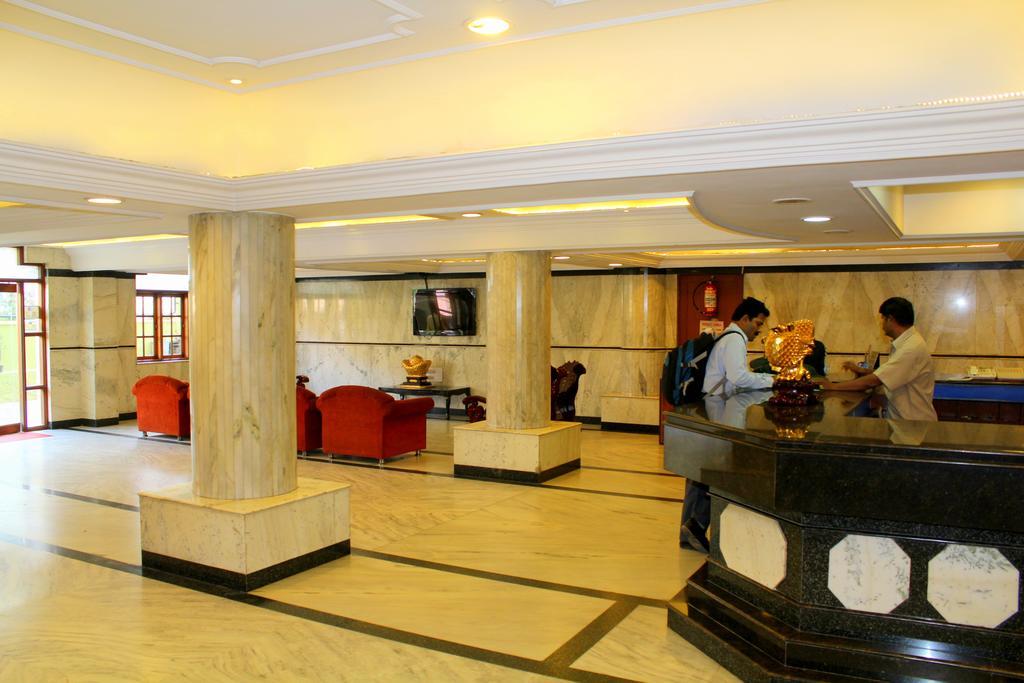 Yasodha Towers Hotel Hosūr Екстериор снимка