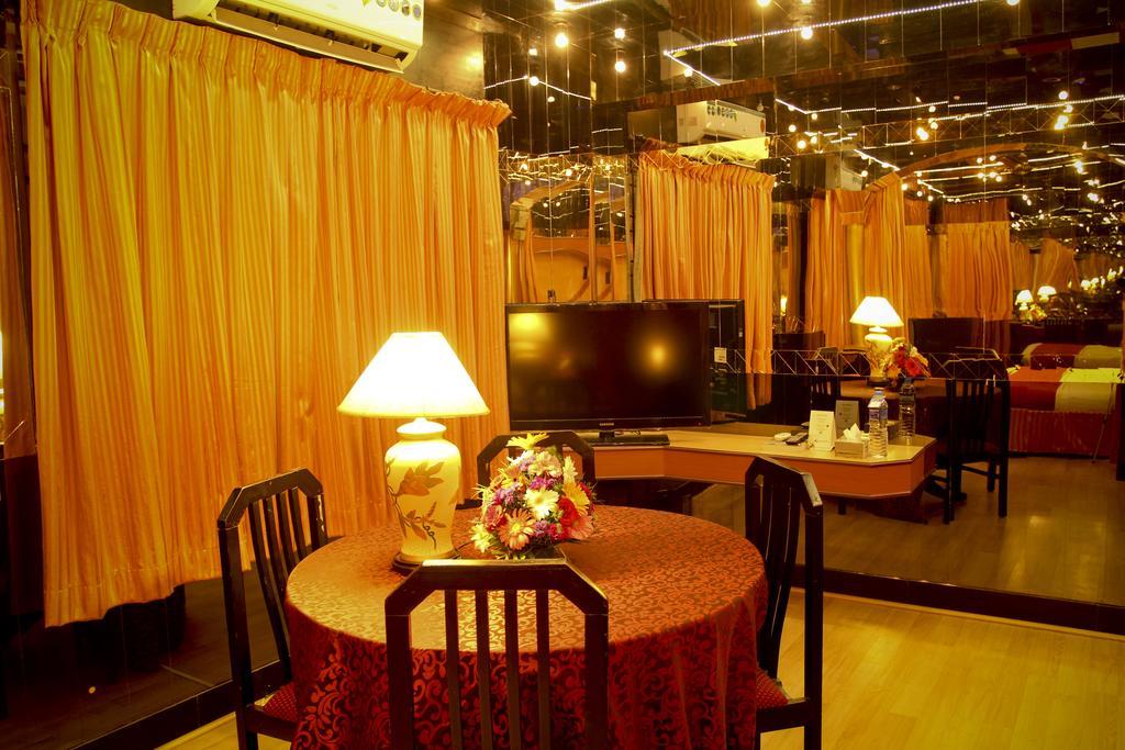 Yasodha Towers Hotel Hosūr Екстериор снимка