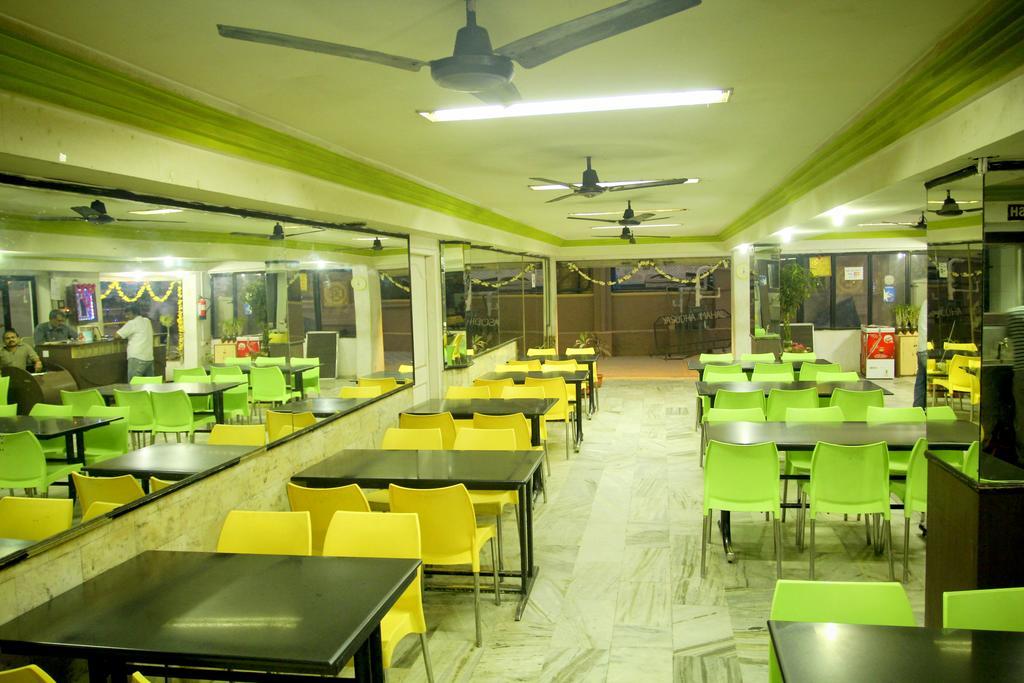 Yasodha Towers Hotel Hosūr Екстериор снимка