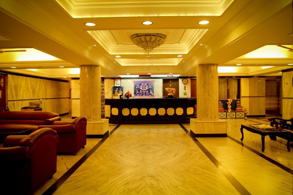 Yasodha Towers Hotel Hosūr Екстериор снимка