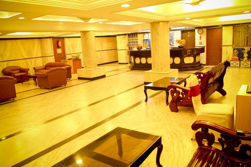 Yasodha Towers Hotel Hosūr Екстериор снимка