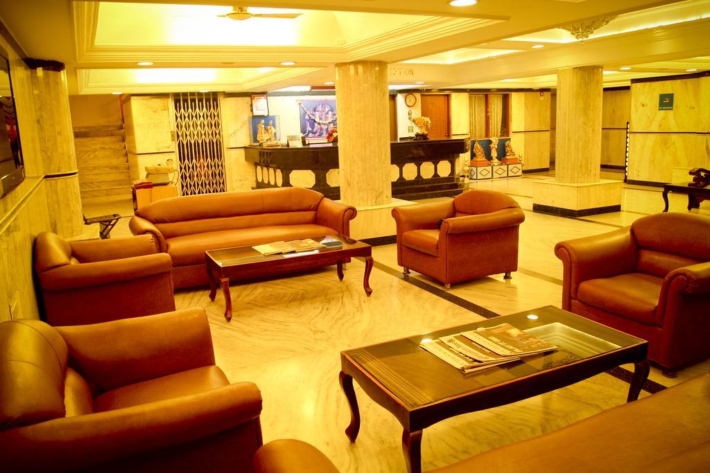 Yasodha Towers Hotel Hosūr Екстериор снимка