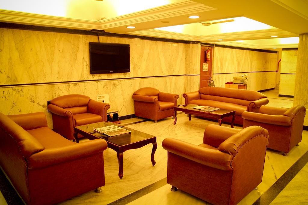 Yasodha Towers Hotel Hosūr Екстериор снимка