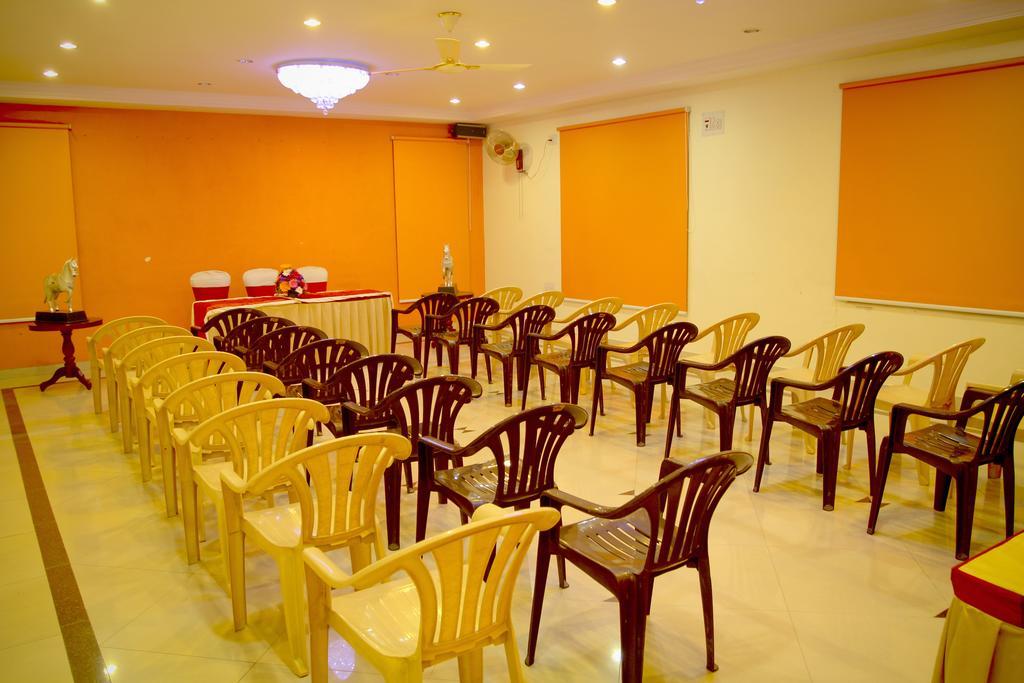 Yasodha Towers Hotel Hosūr Екстериор снимка