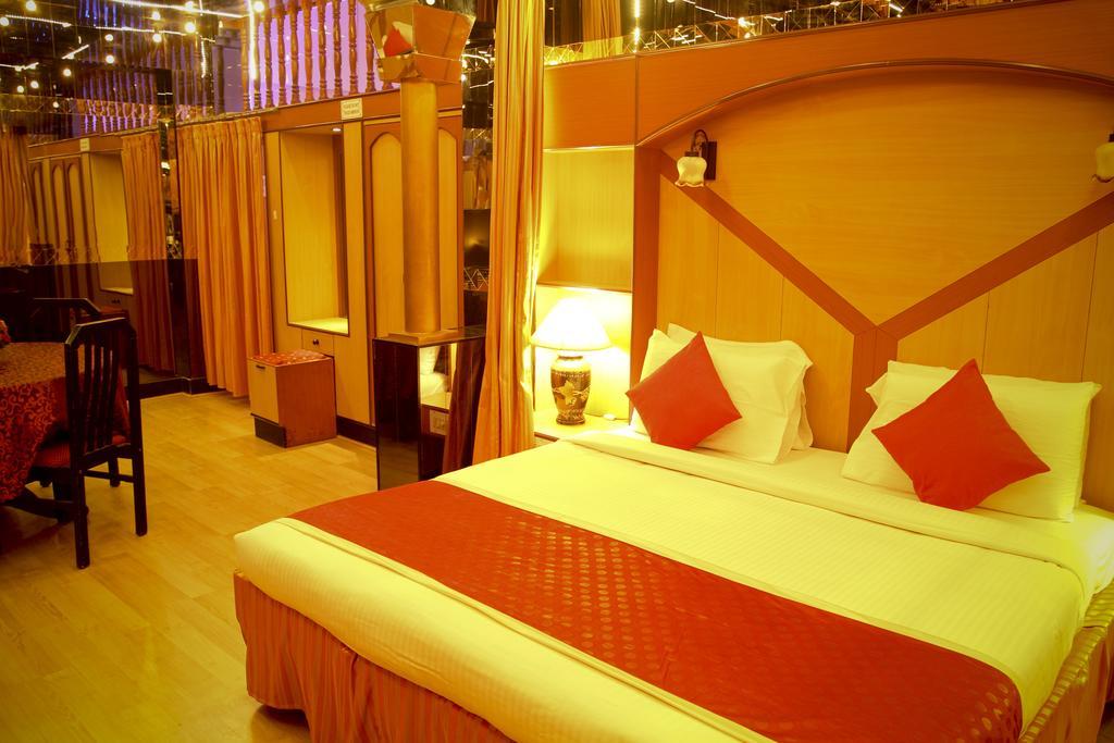 Yasodha Towers Hotel Hosūr Екстериор снимка