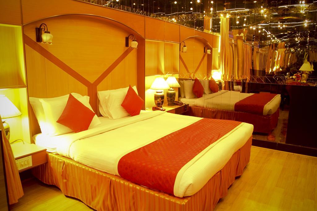 Yasodha Towers Hotel Hosūr Екстериор снимка